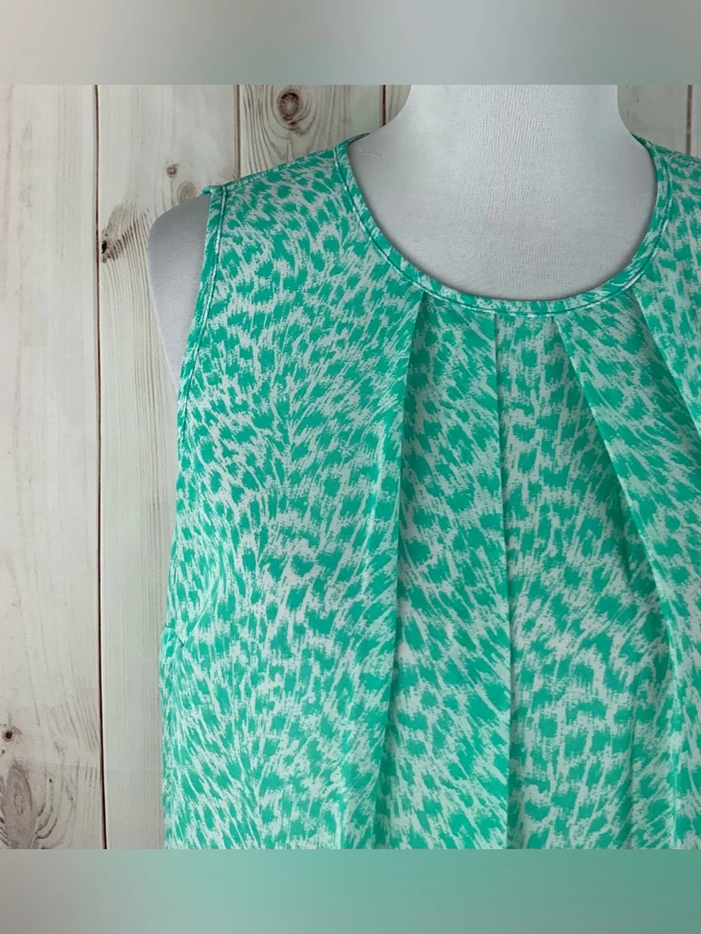 Michael Kors Women’s Mint Green White Sleeveless Pleated Chiffon Top Size M